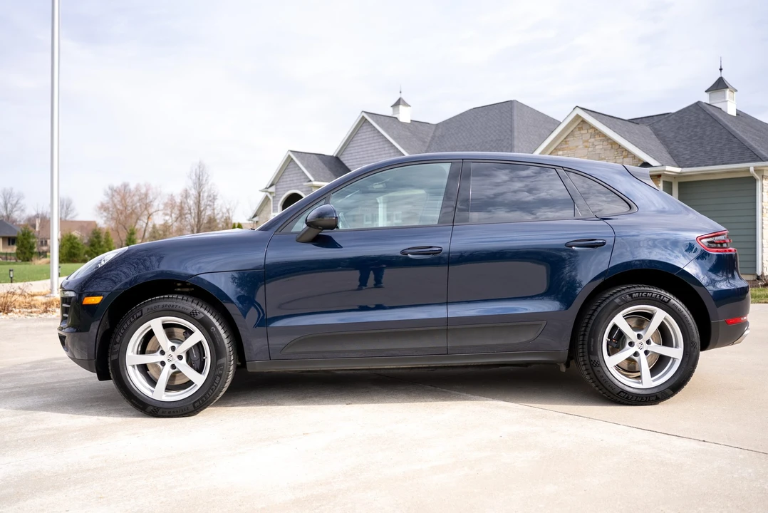 2017 Porsche Macan - Image 9 of 31