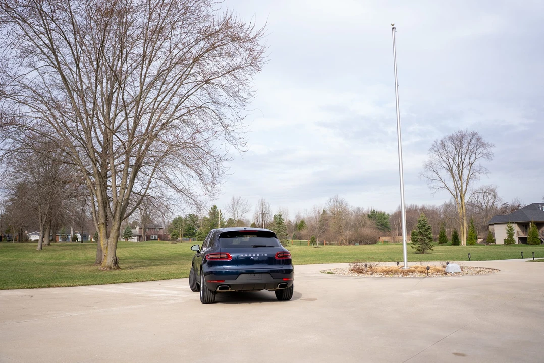 2017 Porsche Macan - Image 11 of 31