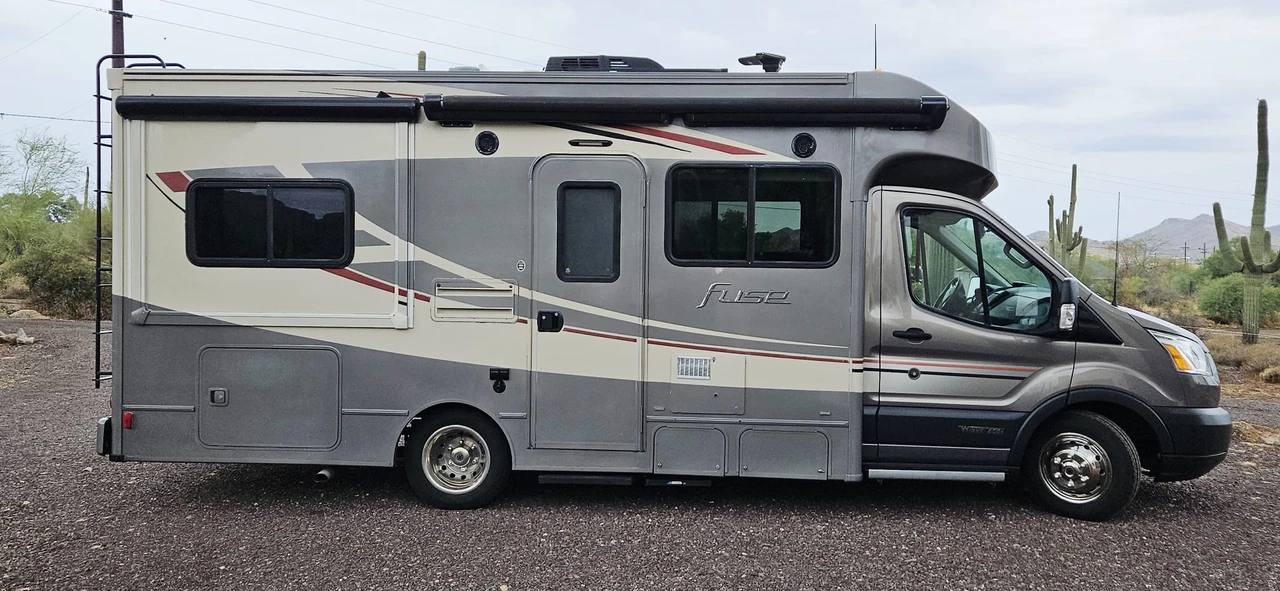 2017 Winnebago - Image 9 of 31