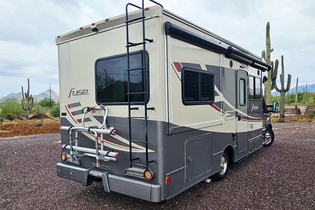 2017 Winnebago - Image 7 of 31