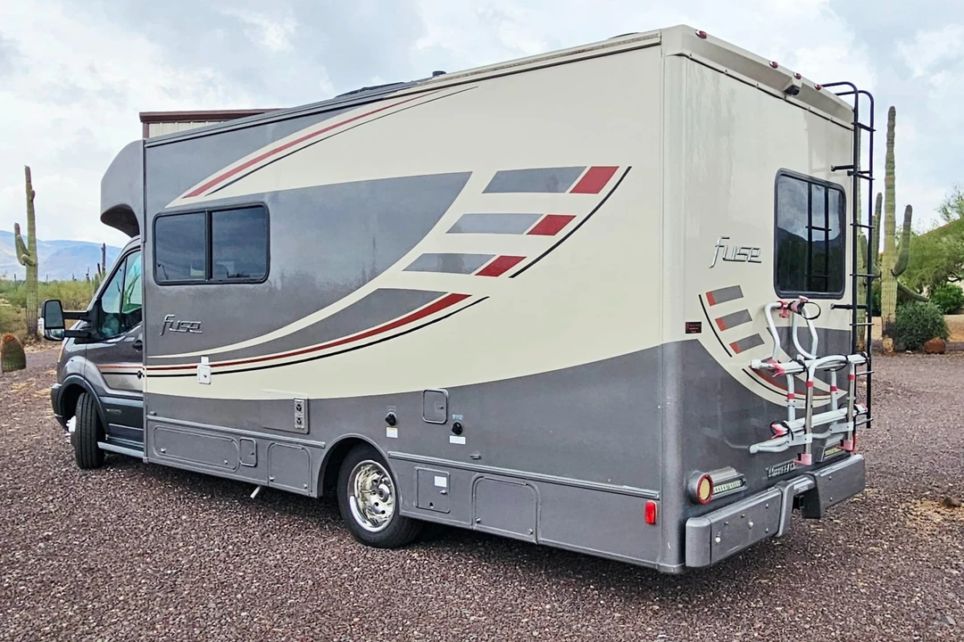 2017 Winnebago - Image 4 of 31