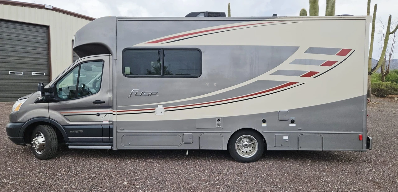 2017 Winnebago - Image 3 of 31