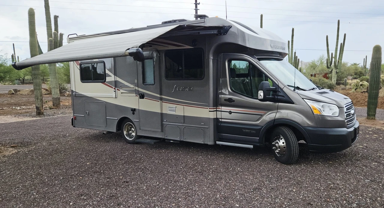 2017 Winnebago - Image 11 of 31