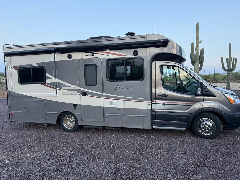 2017 Winnebago - Image 10 of 31