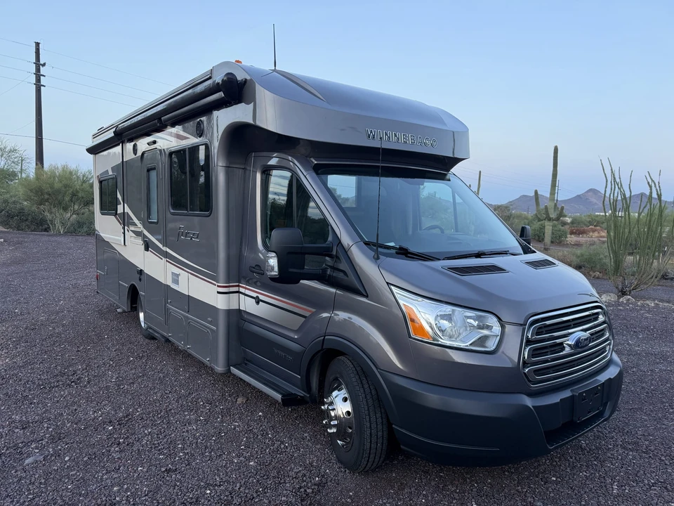 2017 Winnebago - Image 15 of 31