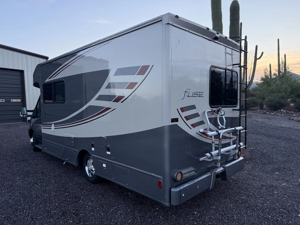 2017 Winnebago - Image 5 of 31