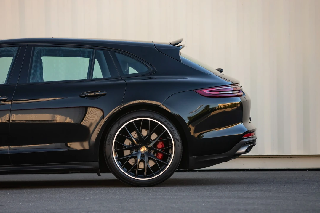 2018 Porsche 971 Panamera - Image 24 of 31