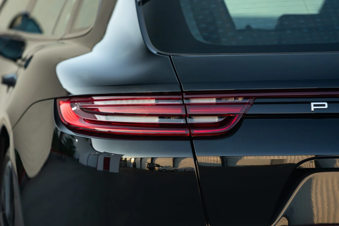 2018 Porsche 971 Panamera - Image 30 of 31