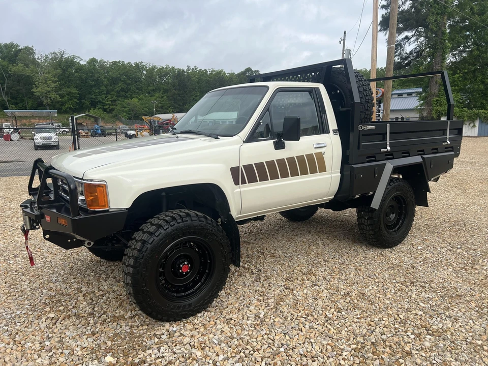 1985 Toyota Hilux 4th Gen - Image 2 of 31
