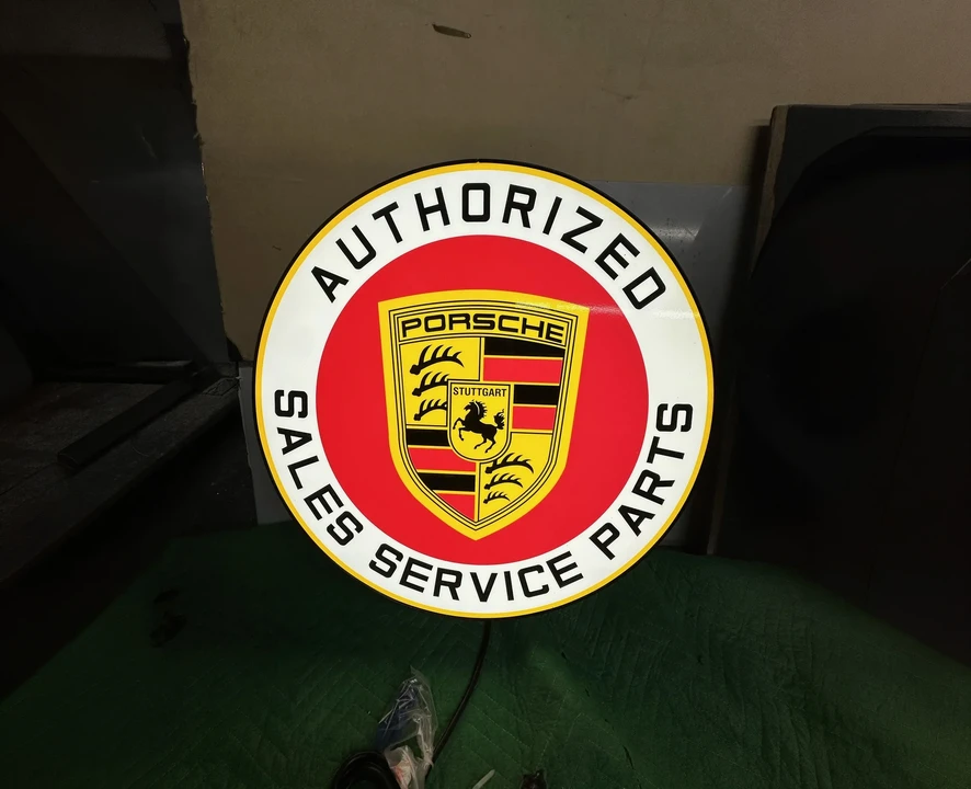 Porsche 911 - Image 1 of 19