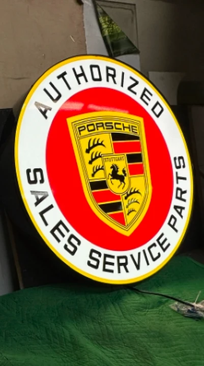 Porsche 911 - Image 9 of 19