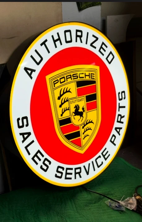Porsche 911 - Image 3 of 19