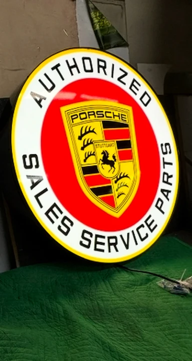 Porsche 911 - Image 7 of 19