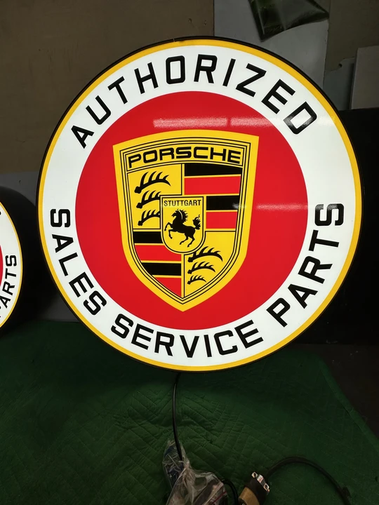 Porsche 911 - Image 2 of 19
