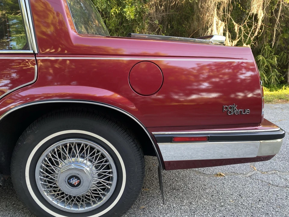 1988 Buick Electra - Image 18 of 31