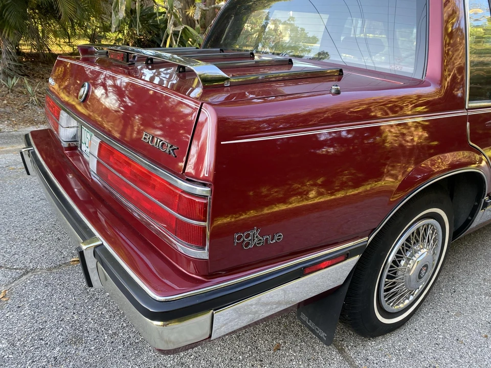 1988 Buick Electra - Image 28 of 31