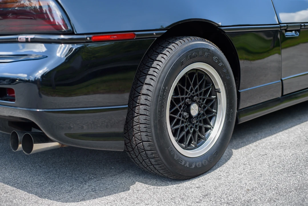 1988 Pontiac Fiero GT - Image 24 of 31