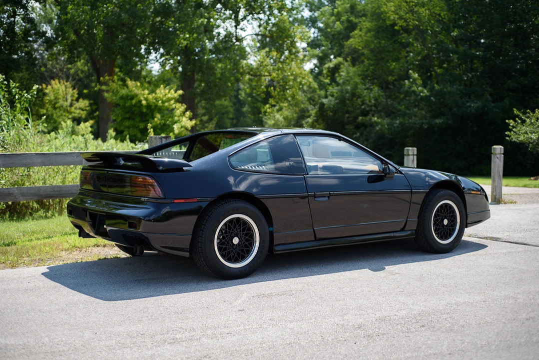 1988 Pontiac Fiero GT - Image 13 of 31