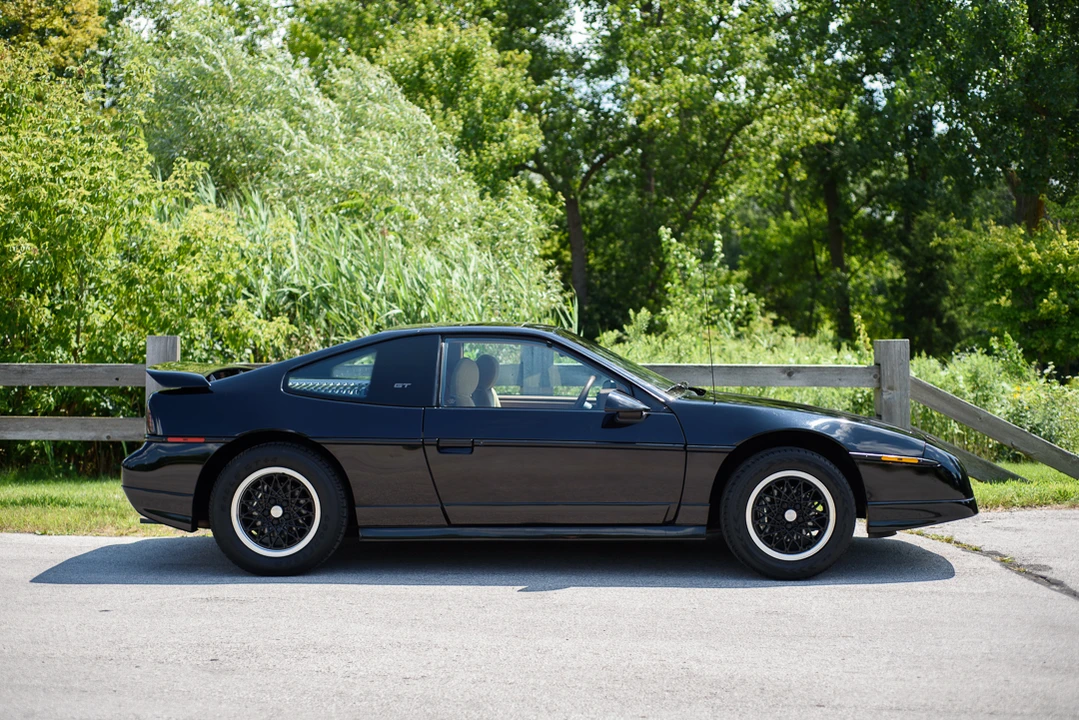 1988 Pontiac Fiero GT - Image 15 of 31
