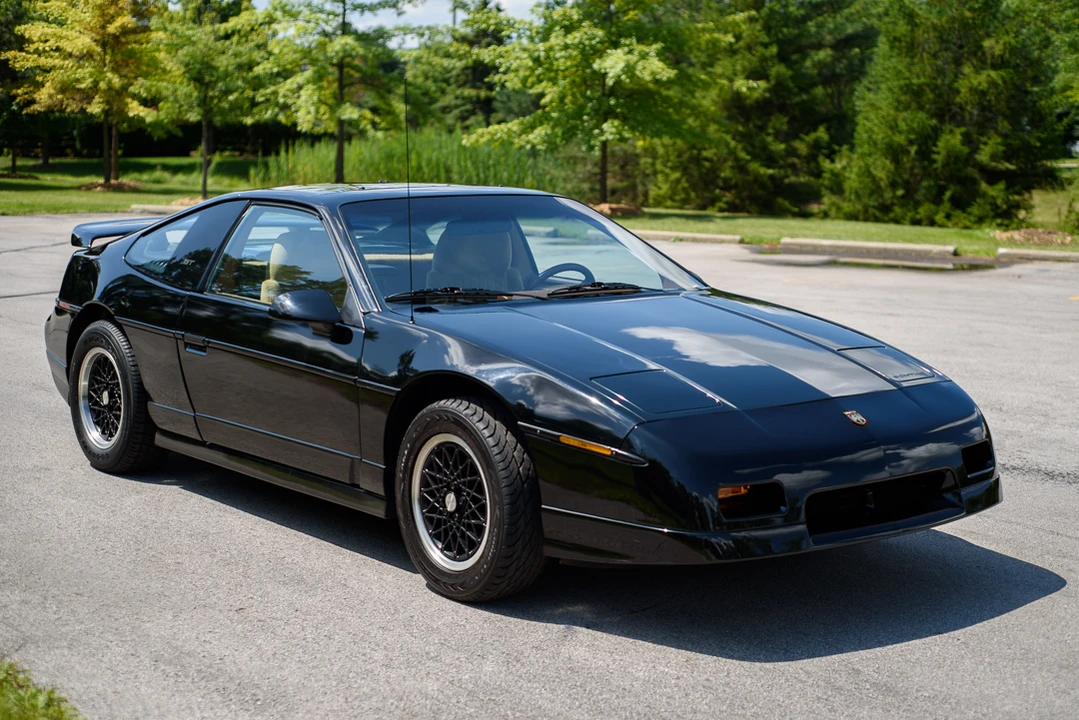 1988 Pontiac Fiero GT - Image 16 of 31