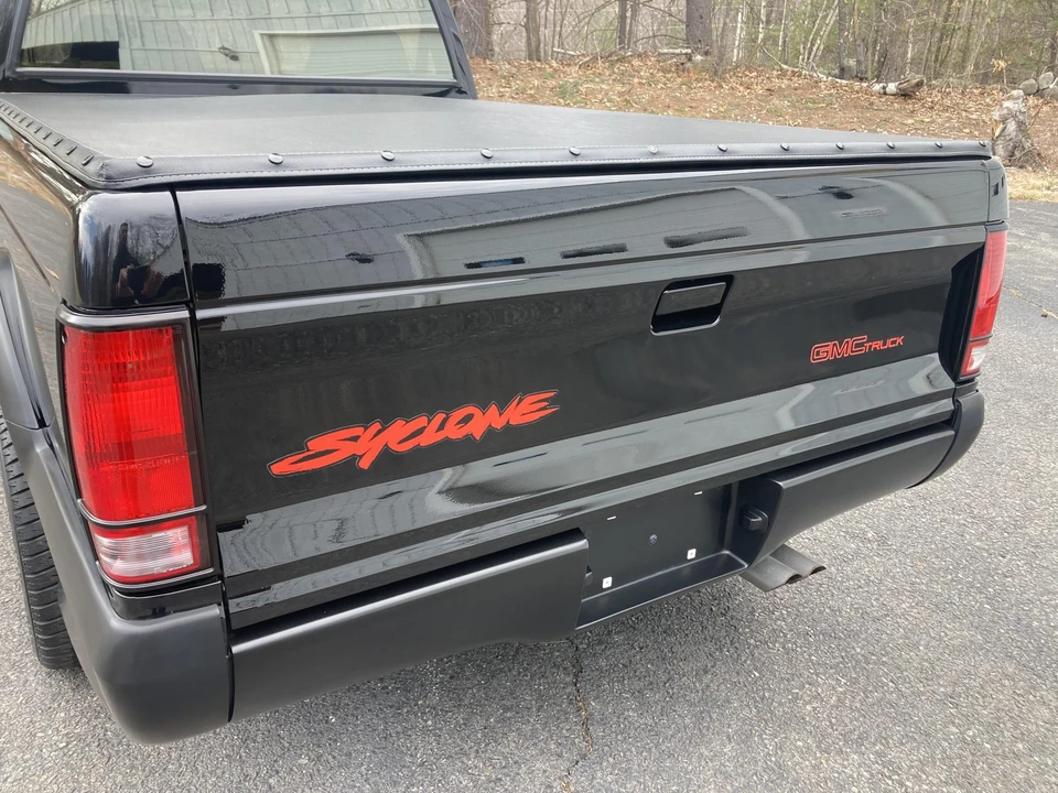 1991 GMC Syclone - Image 28 of 31