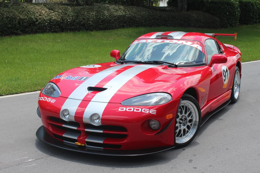 2001 Dodge Viper GTS 2nd Gen - Image 2 of 31