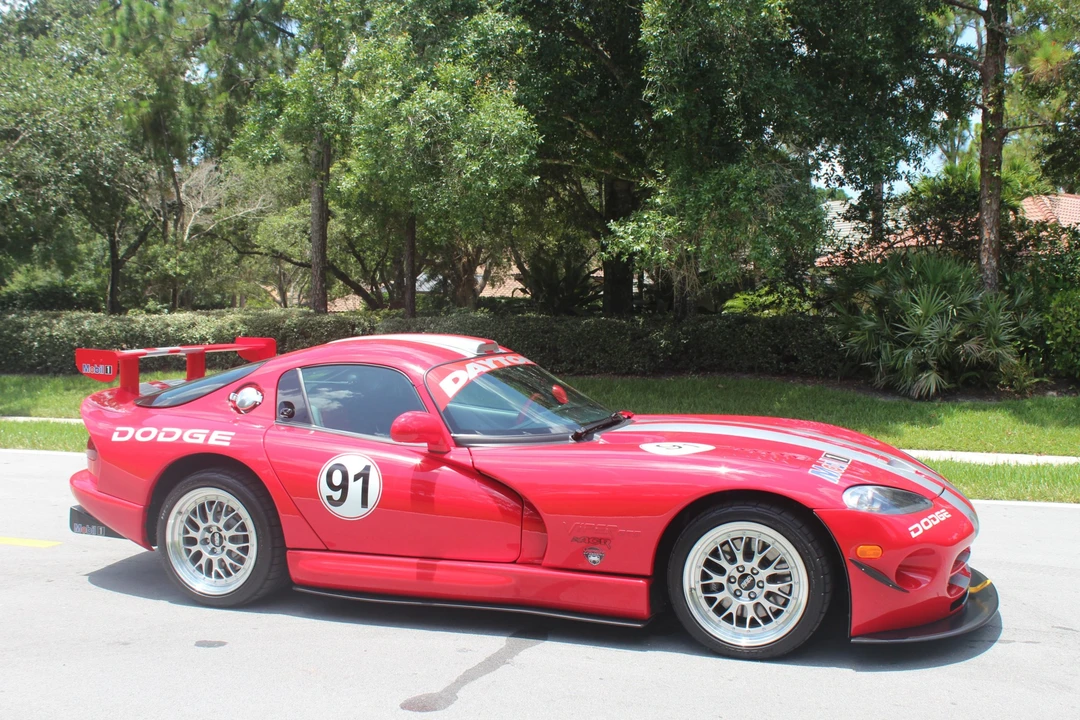 2001 Dodge Viper GTS 2nd Gen - Image 24 of 31