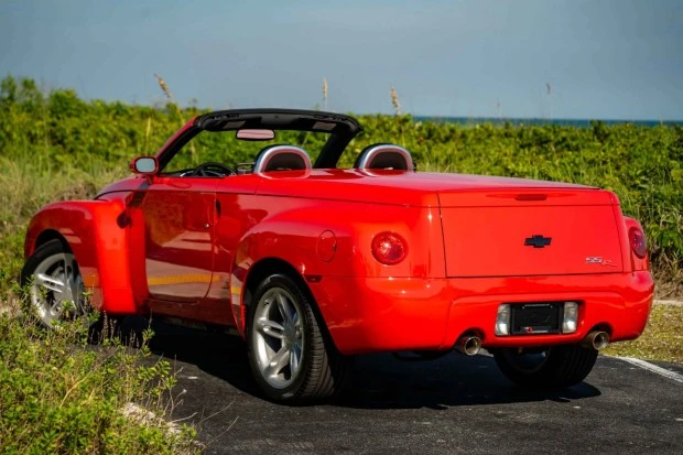 2003 Chevrolet SSR - Image 2 of 8
