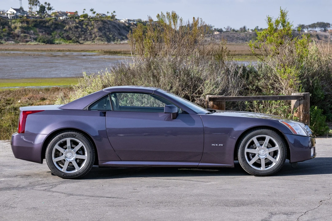 2004 Cadillac XLR - Image 12 of 31