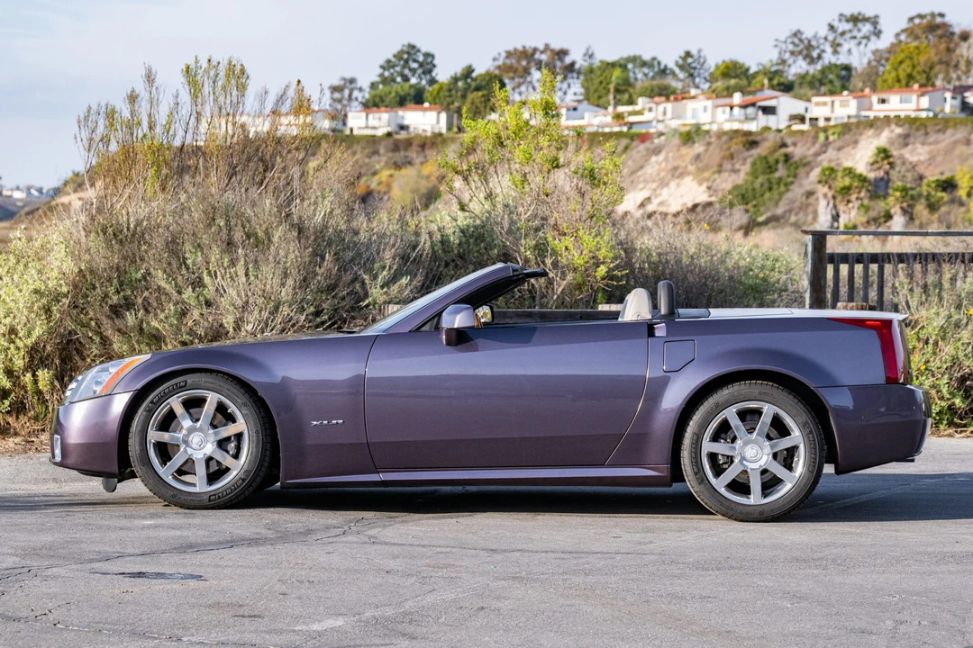 2004 Cadillac XLR - Image 8 of 31