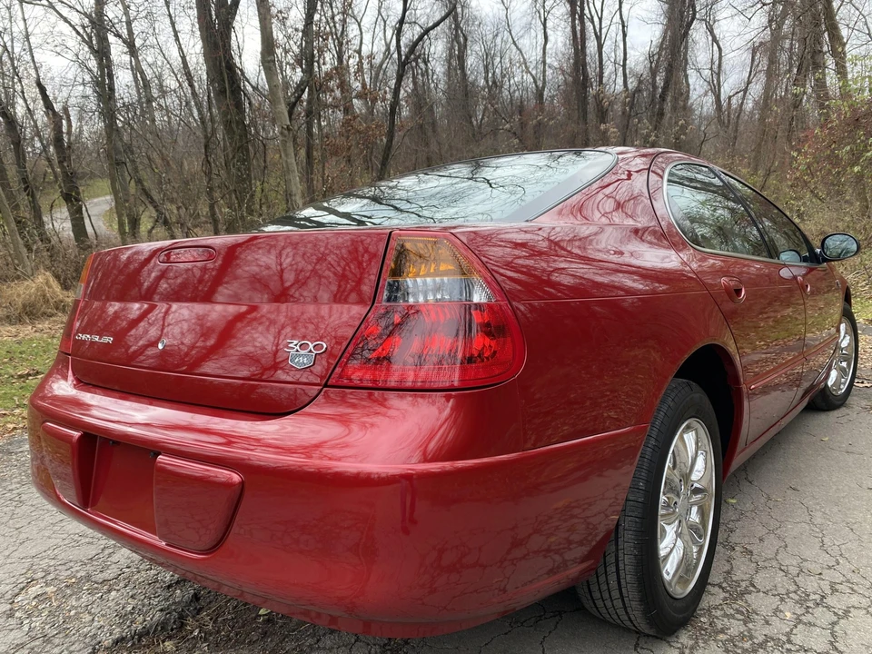 2004 Chrysler 300 - Image 20 of 31