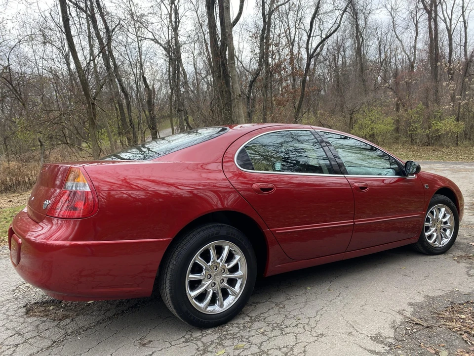 2004 Chrysler 300 - Image 18 of 31