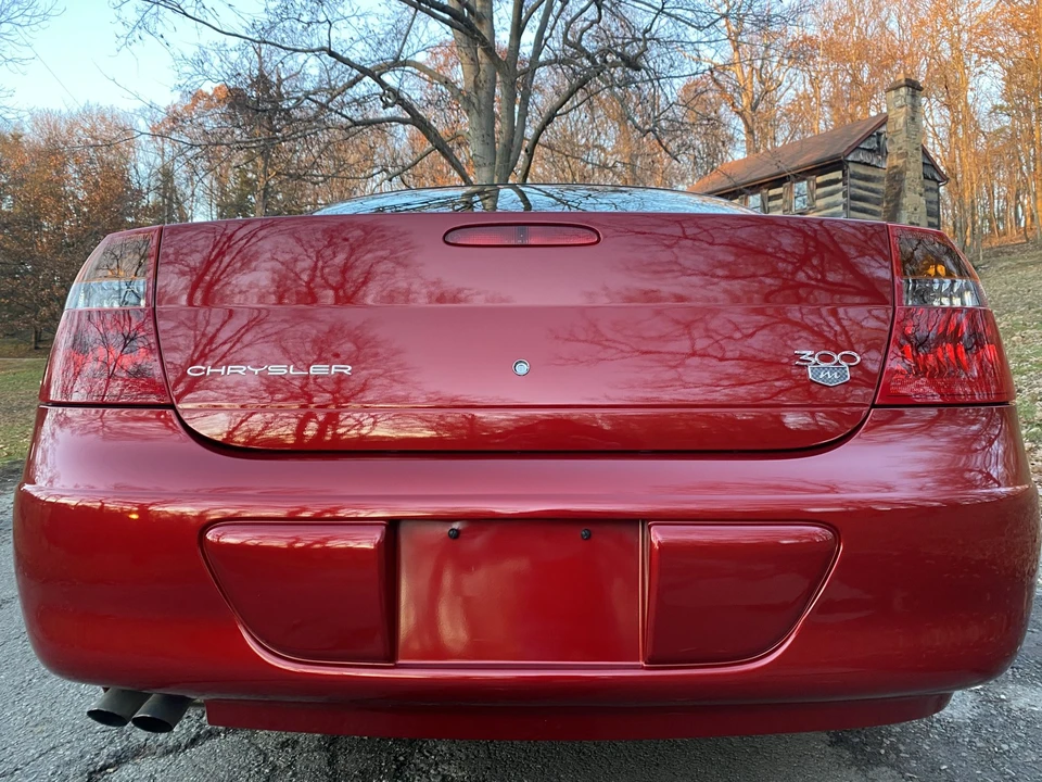 2004 Chrysler 300 - Image 23 of 31