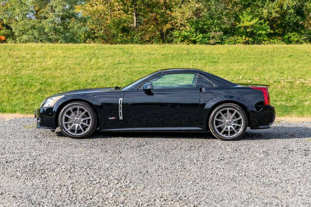 2009 Cadillac XLR-V - Image 6 of 31