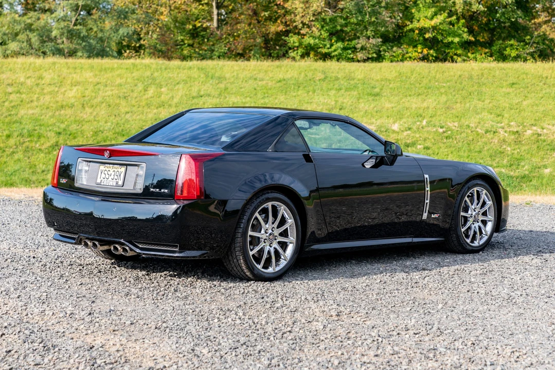 2009 Cadillac XLR-V - Image 10 of 31