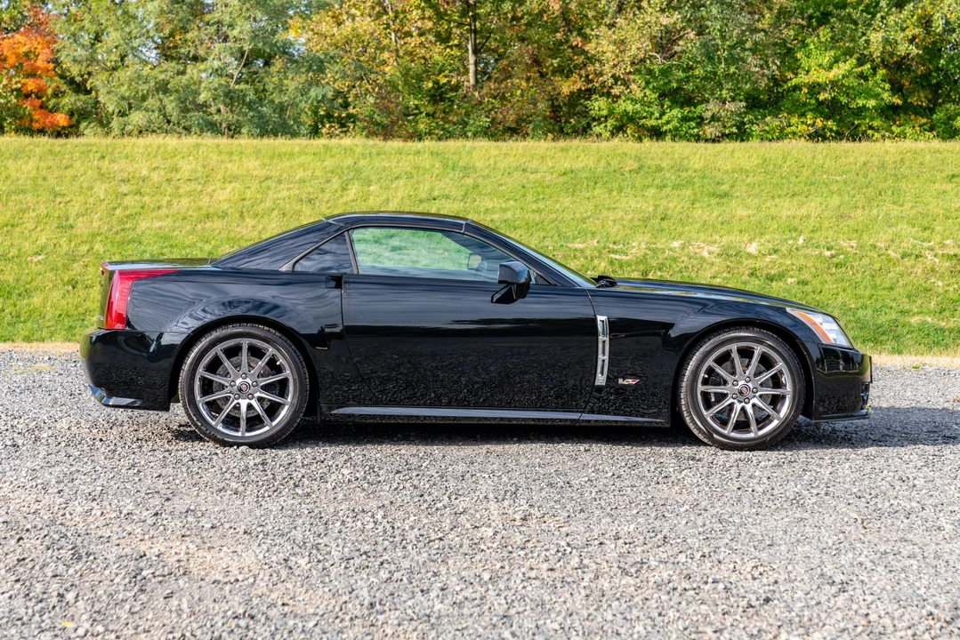 2009 Cadillac XLR-V - Image 11 of 31
