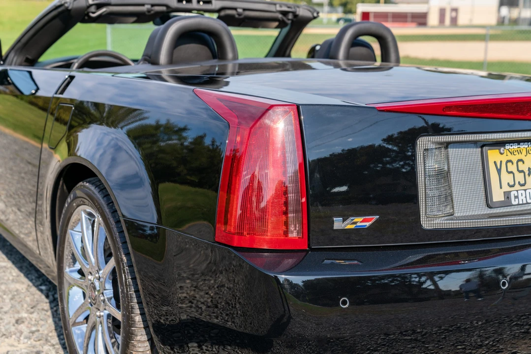 2009 Cadillac XLR-V - Image 29 of 31