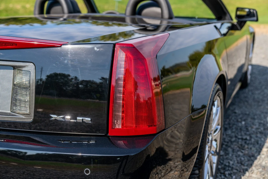 2009 Cadillac XLR-V - Image 30 of 31