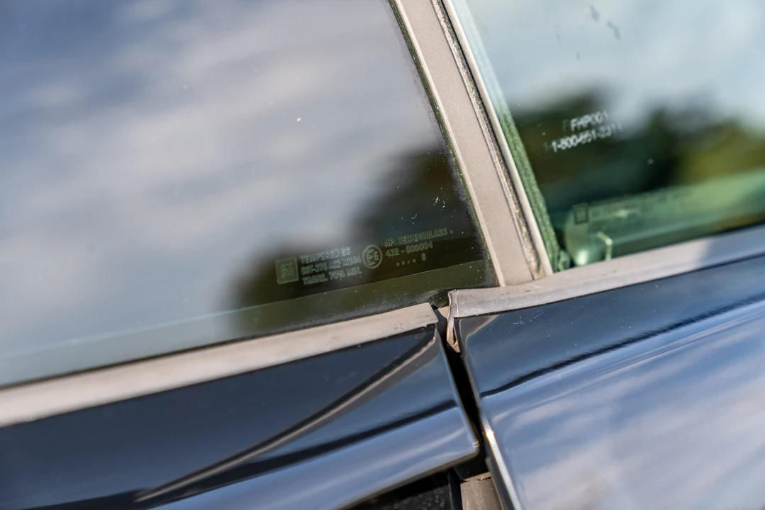 2009 Cadillac XLR-V - Image 26 of 31