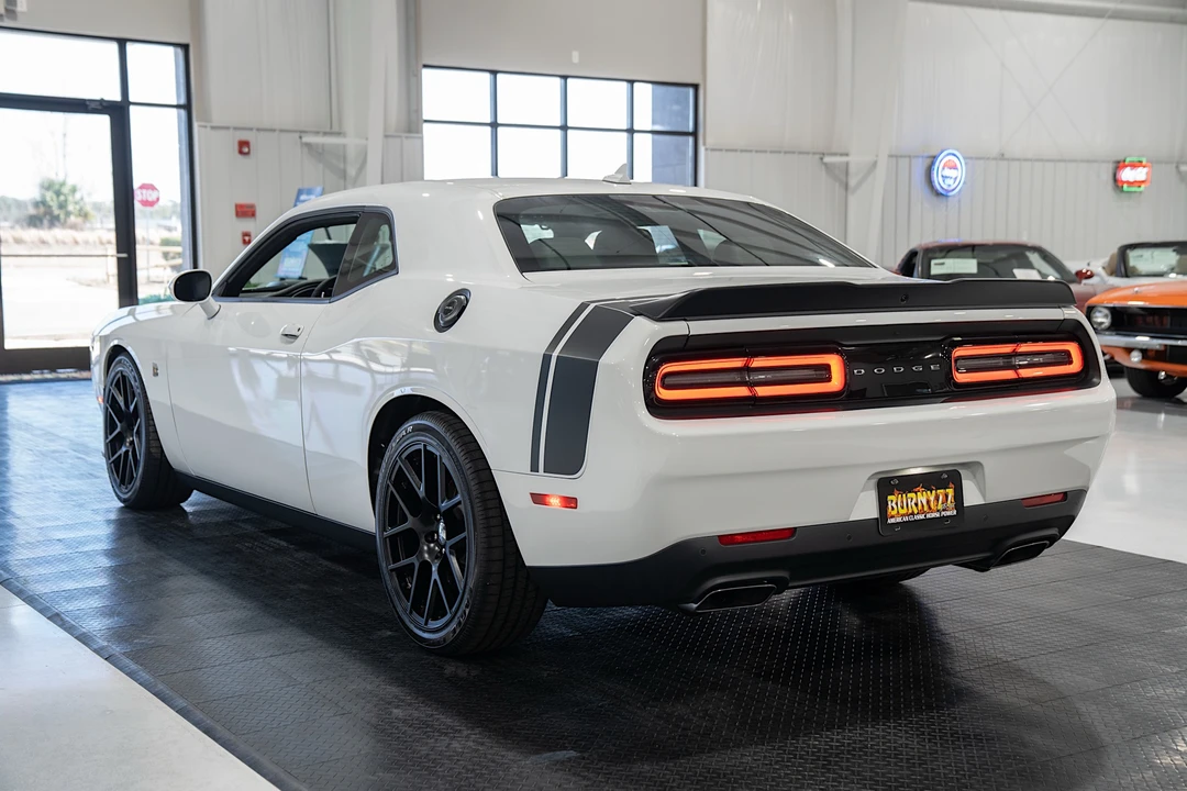 2015 Dodge Challenger SRT8 & 392 3rd Gen - Image 7 of 31