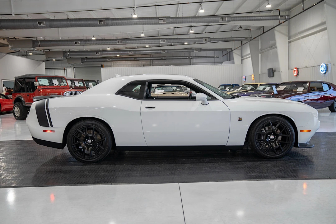 2015 Dodge Challenger SRT8 & 392 3rd Gen - Image 9 of 31