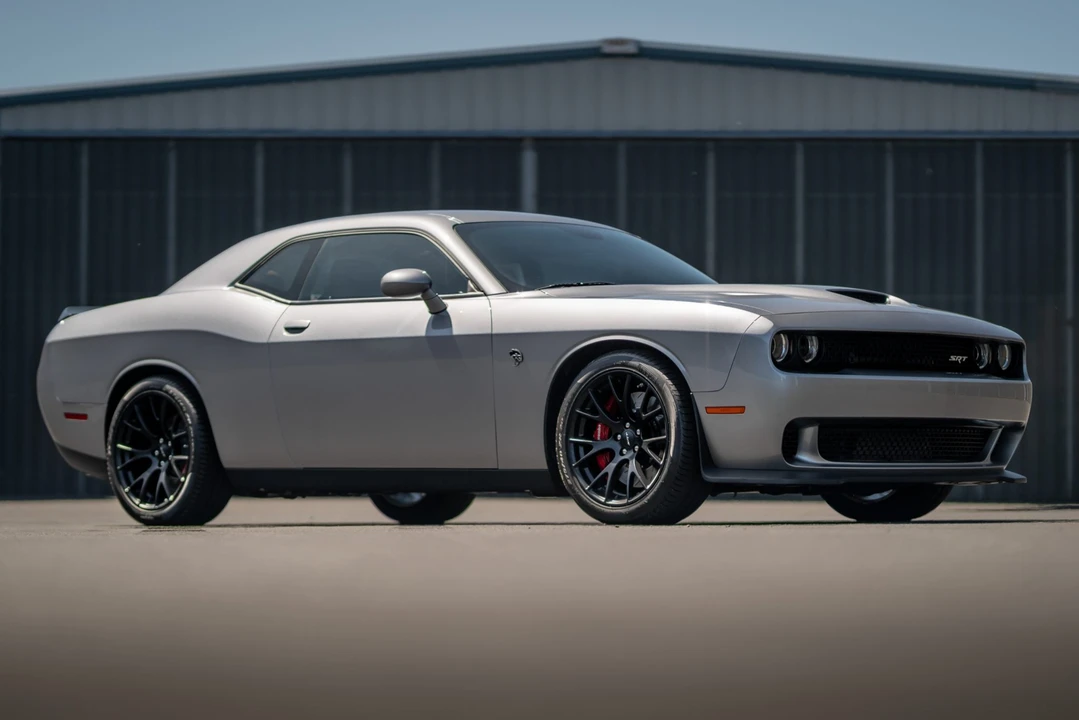 2015 Dodge Challenger SRT Hellcat 3rd Gen - Image 2 of 31