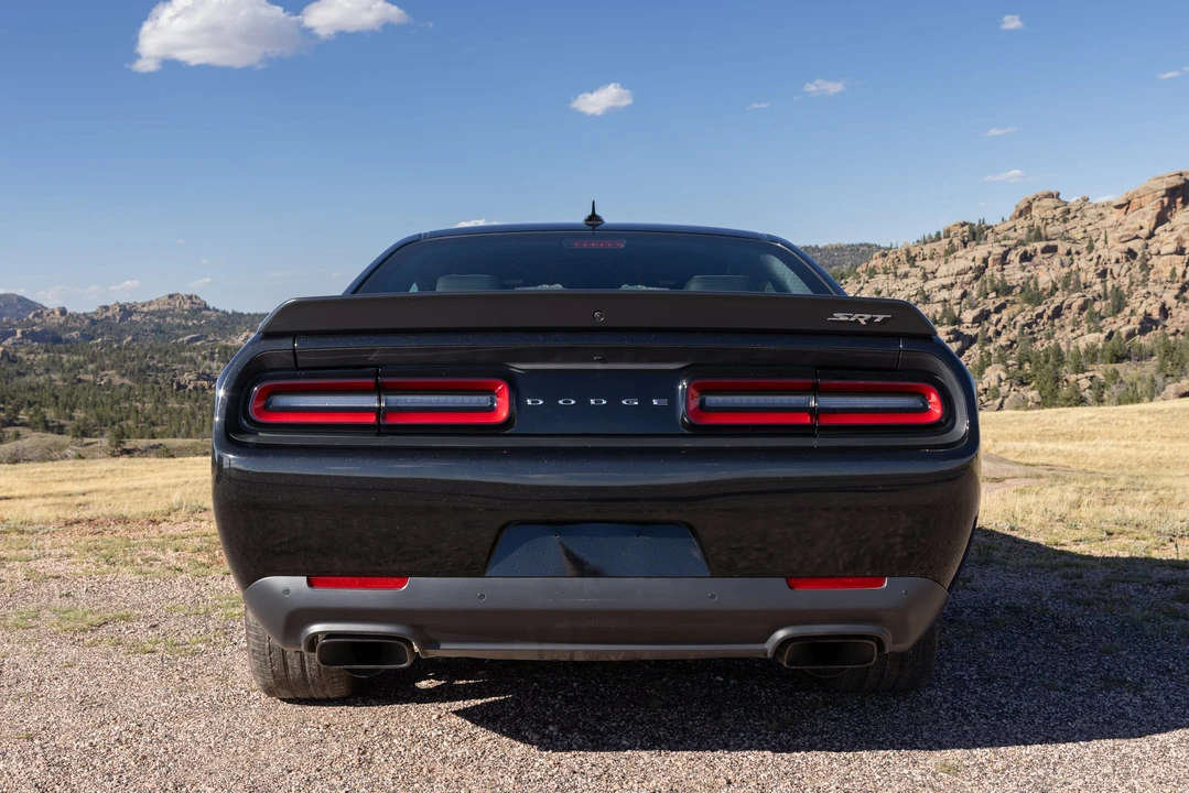 2015 Dodge Challenger SRT Hellcat 3rd Gen - Image 9 of 31