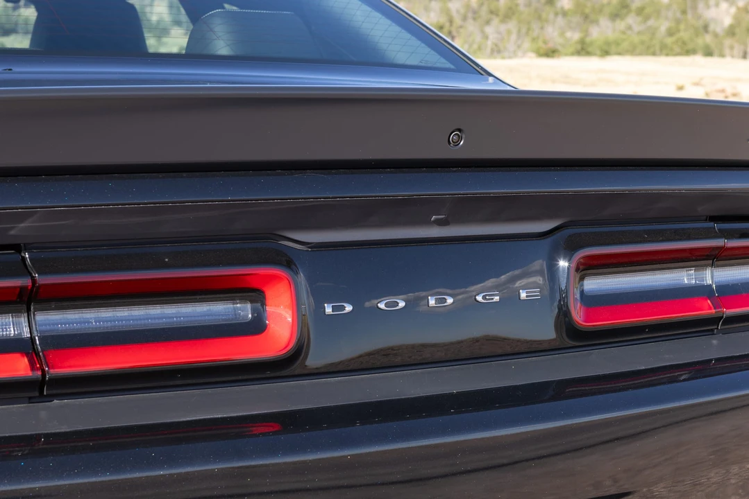 2015 Dodge Challenger SRT Hellcat 3rd Gen - Image 21 of 31