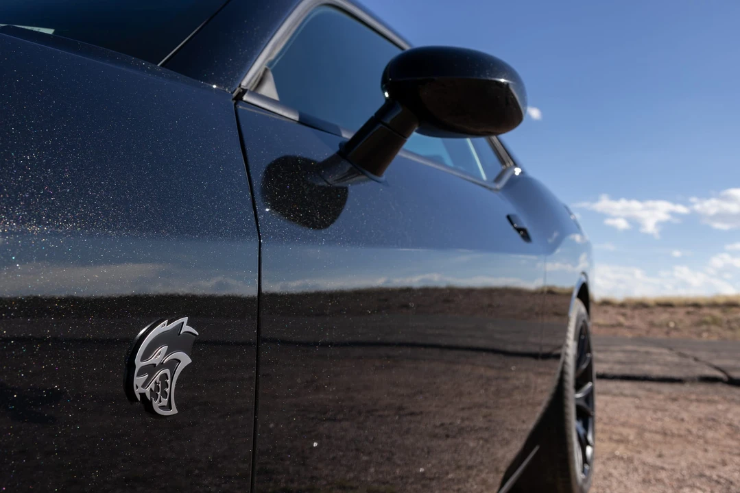 2015 Dodge Challenger SRT Hellcat 3rd Gen - Image 15 of 31