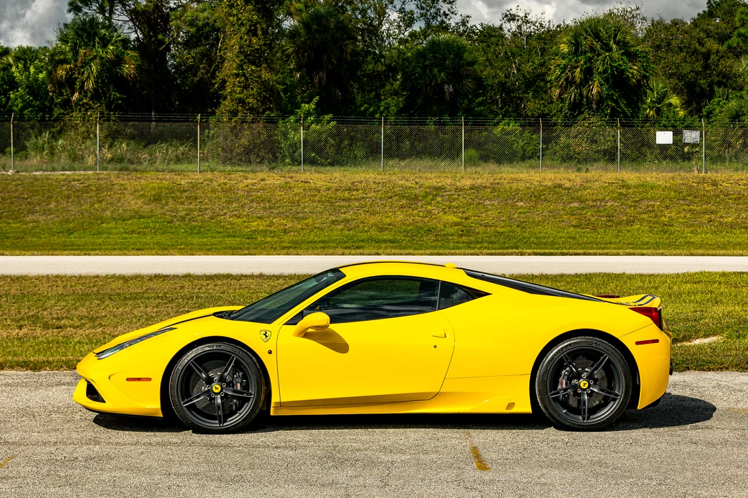 2015 Ferrari 458 Speciale - Image 11 of 31