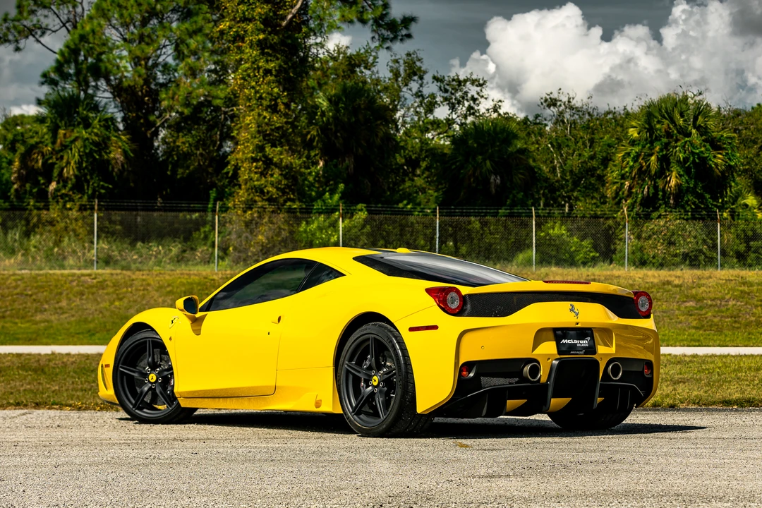 2015 Ferrari 458 Speciale - Image 17 of 31