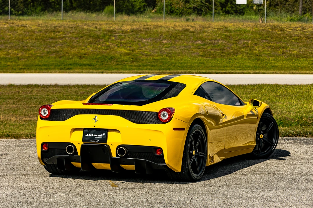 2015 Ferrari 458 Speciale - Image 22 of 31