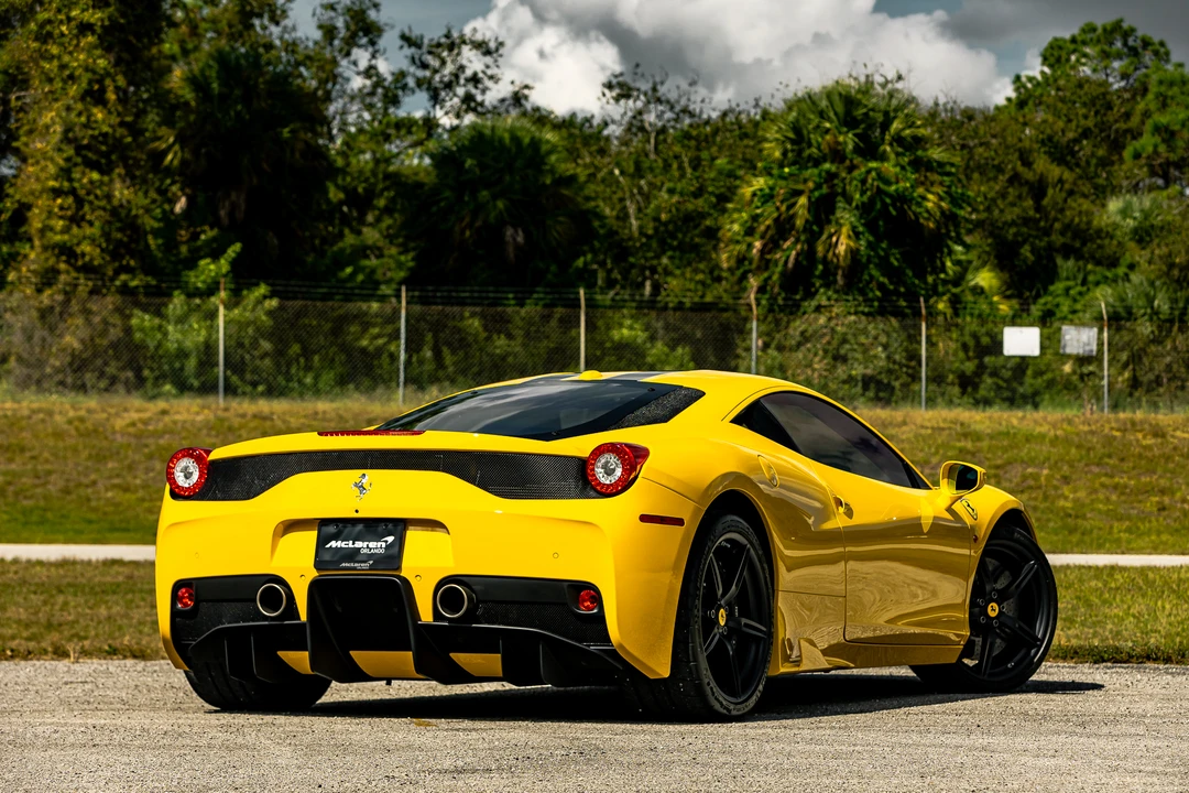 2015 Ferrari 458 Speciale - Image 21 of 31