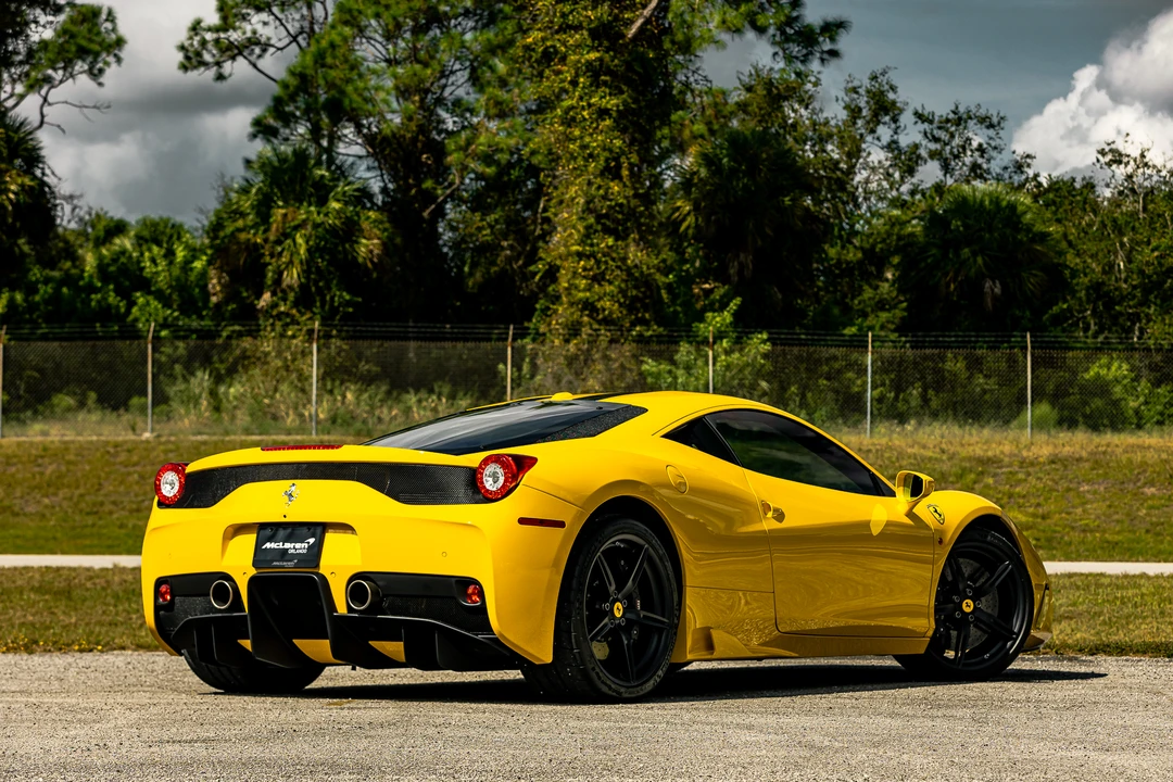 2015 Ferrari 458 Speciale - Image 23 of 31